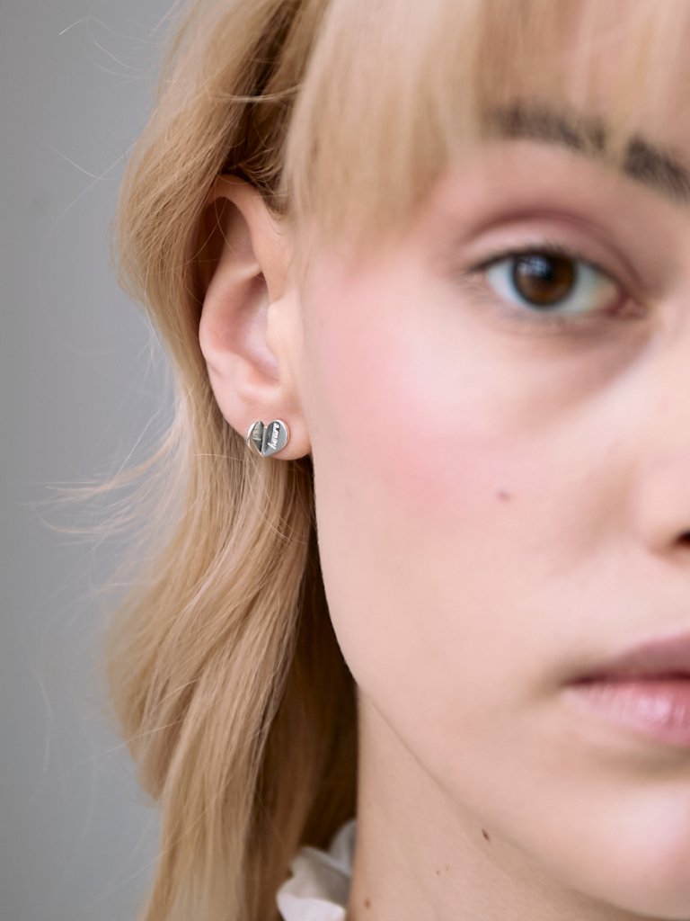 Open heart studs