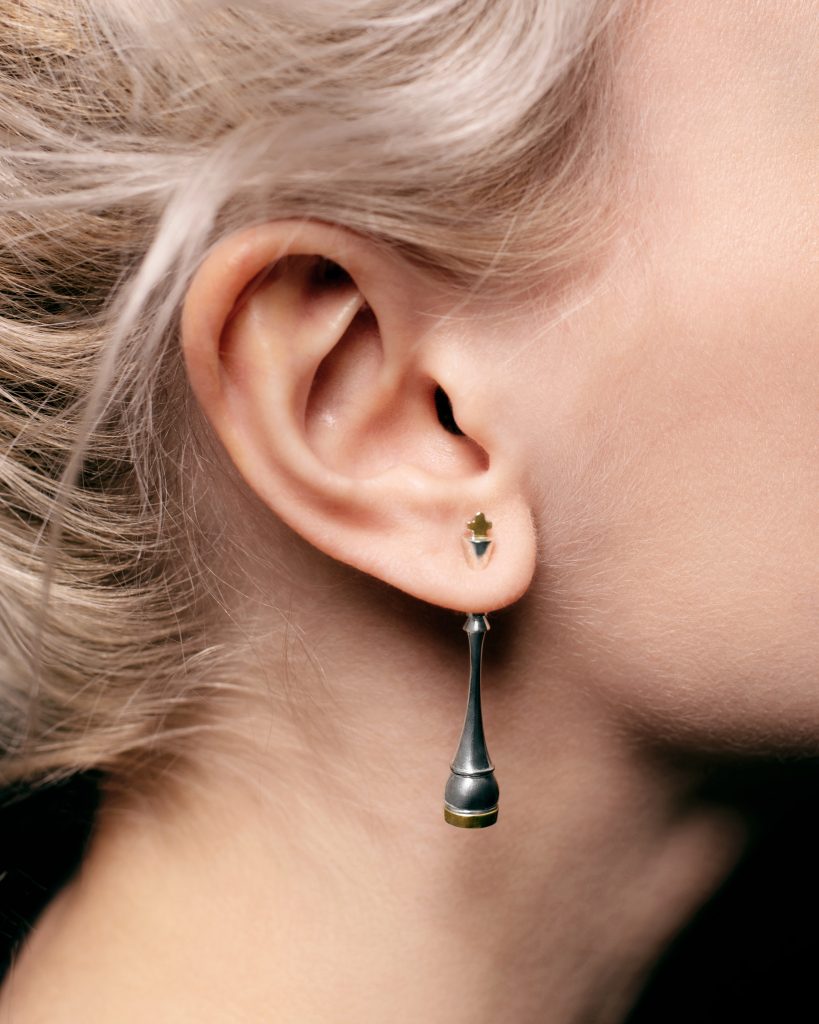 King Mono-earring